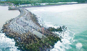 Menikmati Keindahan Alam di Pantai Glagah