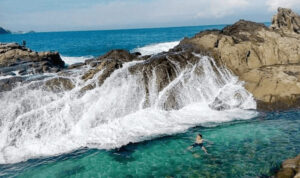 Pesona Keindahan Pantai Wediombo Yogyakarta