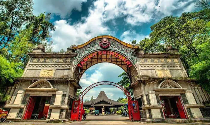 Taman Sriwedari Trentravel