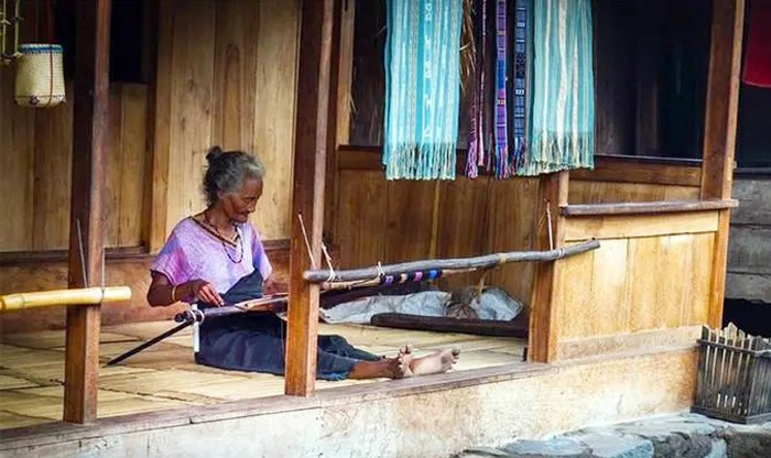 Kerajinan Tangan Desa Tradisional Bena