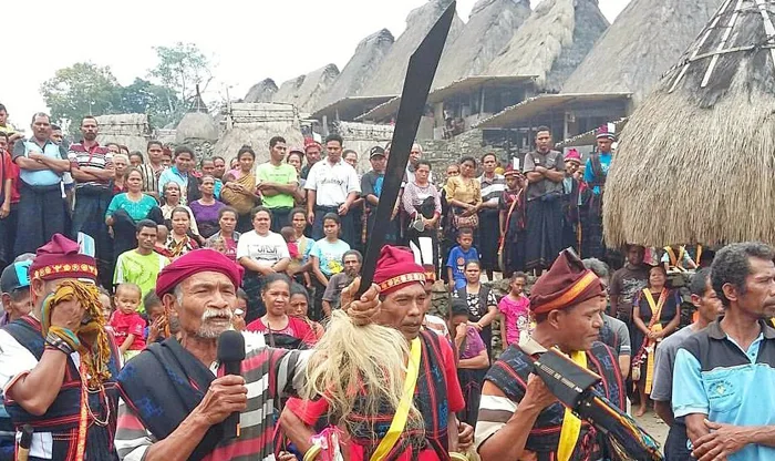 Upacara Adat Desa Tradisional Bena