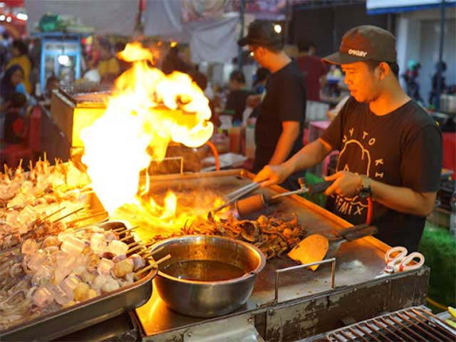 pasar semawis semarang