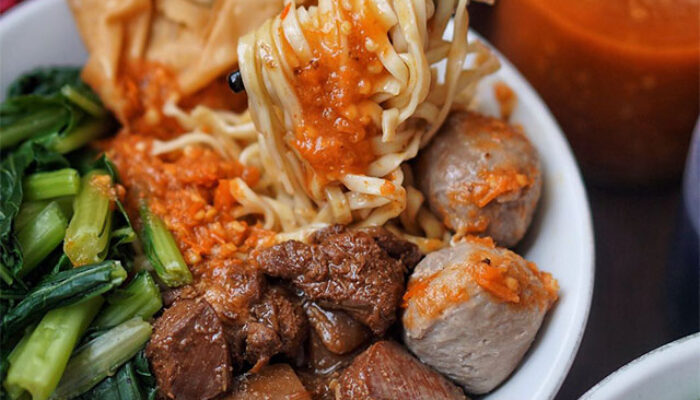 Mie Ayam Legendaris Bakmi Boy, Yang Belum Pernah Wajib Coba!