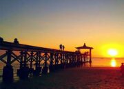 Pantai Pasir Putih Situbondo, Pesona Alam yang Memikat Hatimu