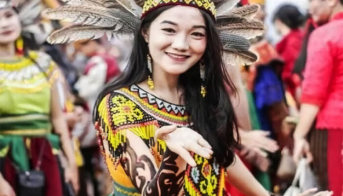 Menjelajahi Wisata Hutan Hujan dan Budaya Dayak di Kalimantan